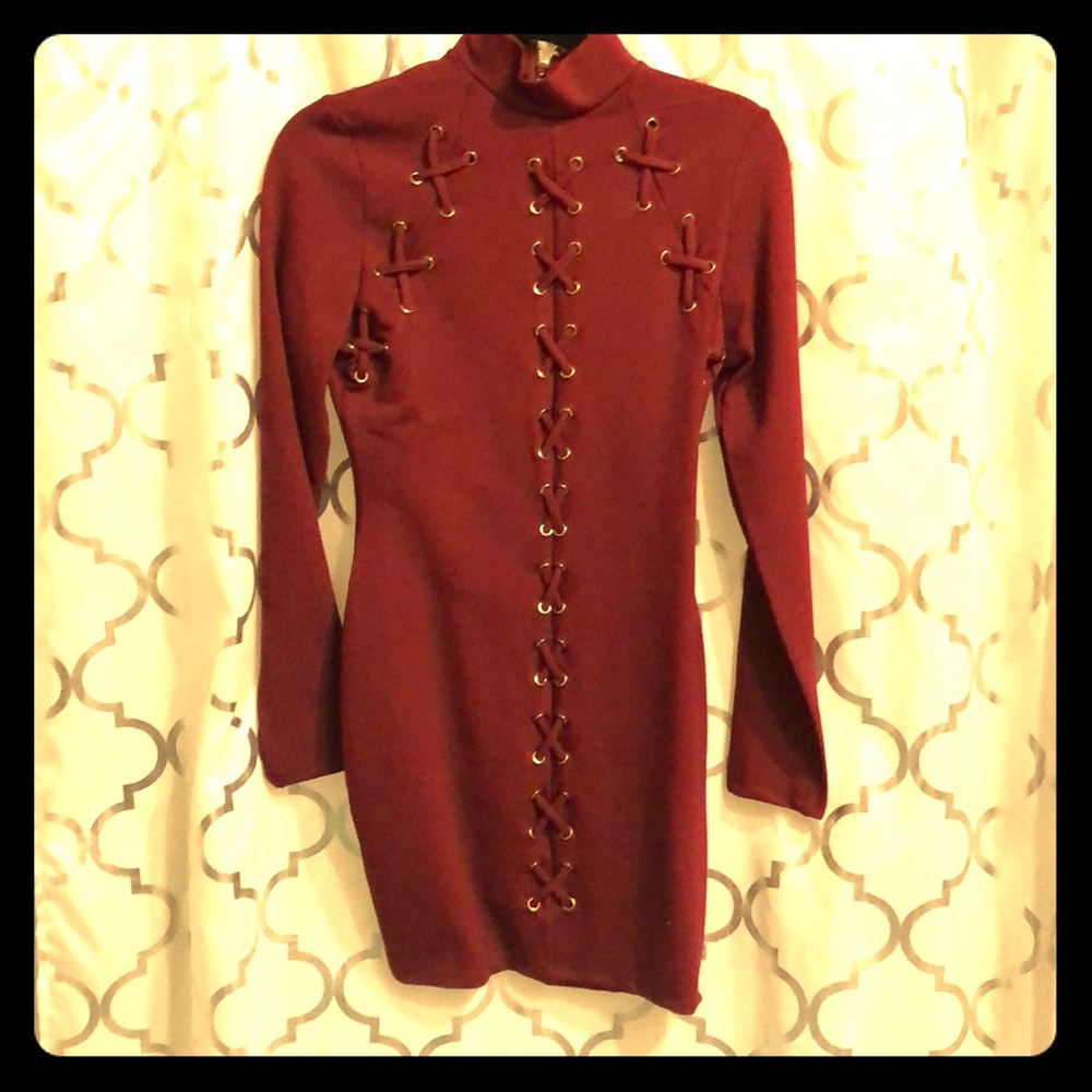 Stunning dress, with gold detail!